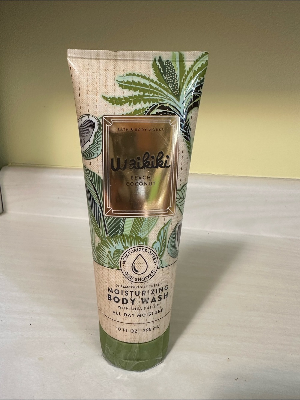 Bath & Body Works Waikiki Beach Coconut Moisturizing Body Wash - Green & Gold